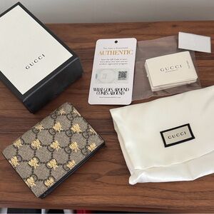 Gucci Supreme Bee wallet/card pristine condition